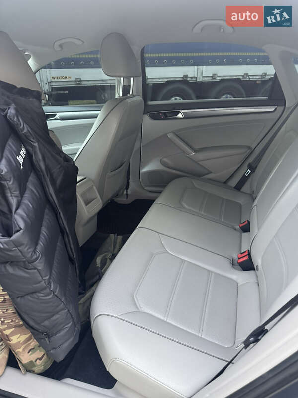 Седан Volkswagen Passat 2016 в Києві