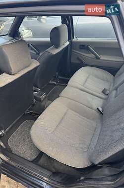 Седан Volkswagen Passat 1990 в  фото 4 Седан Volkswagen Passat 1990 в