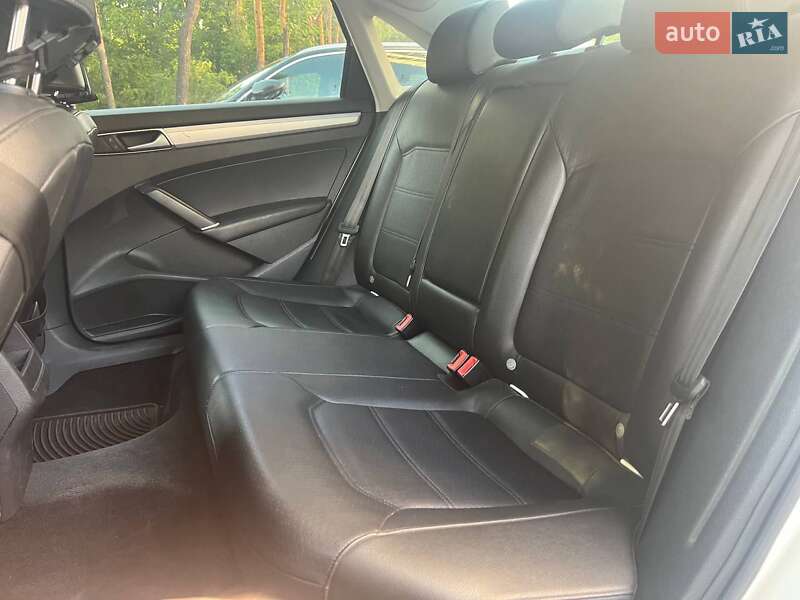 Седан Volkswagen Passat 2016 в Києві