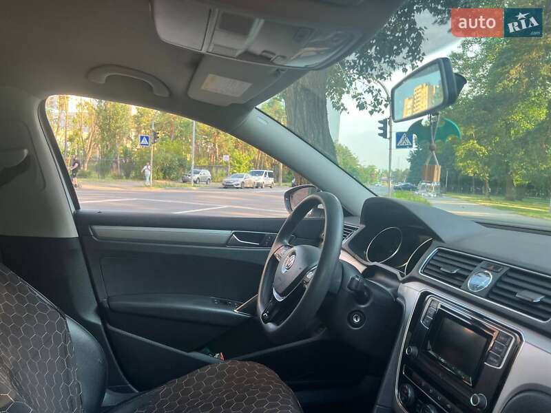 Седан Volkswagen Passat 2016 в Києві