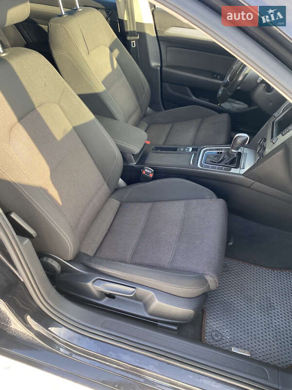 Універсал Volkswagen Passat 2015 в Підгайцях