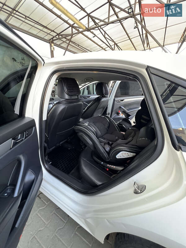 Седан Volkswagen Passat 2014 в Хмельницком
