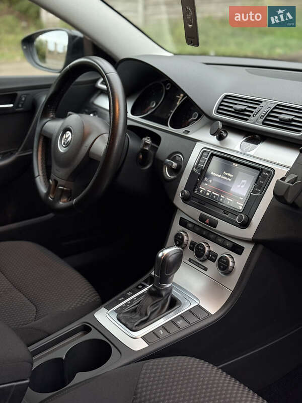 Універсал Volkswagen Passat 2013 в Радомишлі
