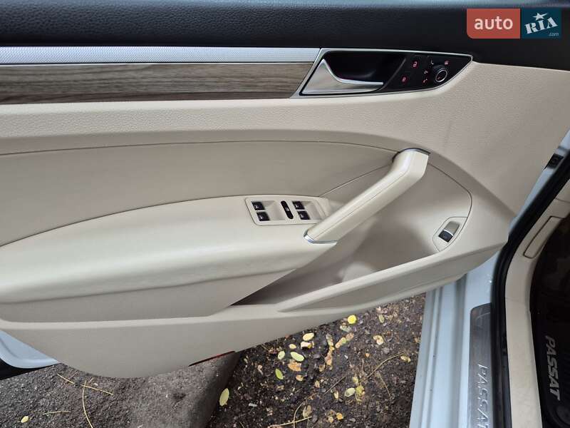 Седан Volkswagen Passat 2016 в Киеве