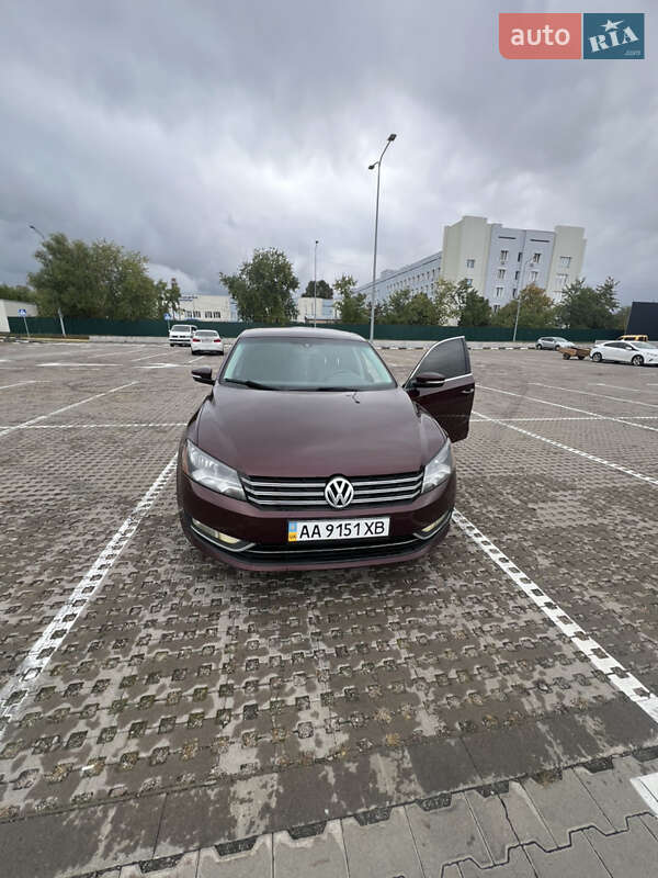 Седан Volkswagen Passat 2013 в Киеве