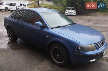 Седан Volkswagen Passat 2000 в Киеве