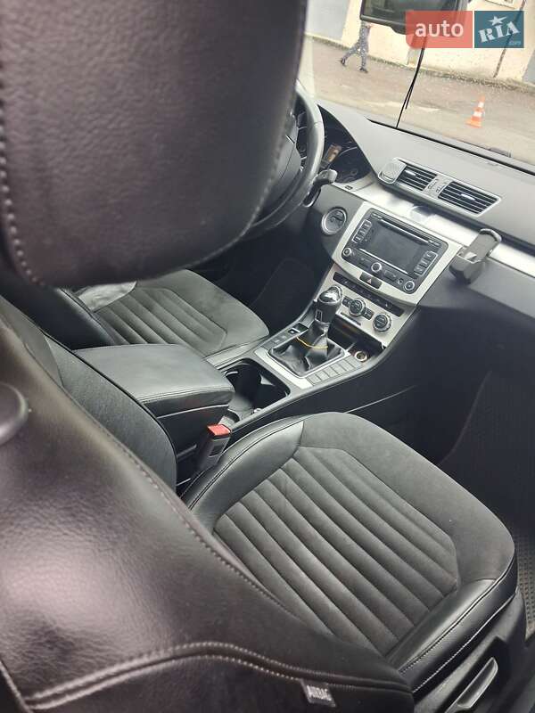 Универсал Volkswagen Passat 2012 в Черновцах