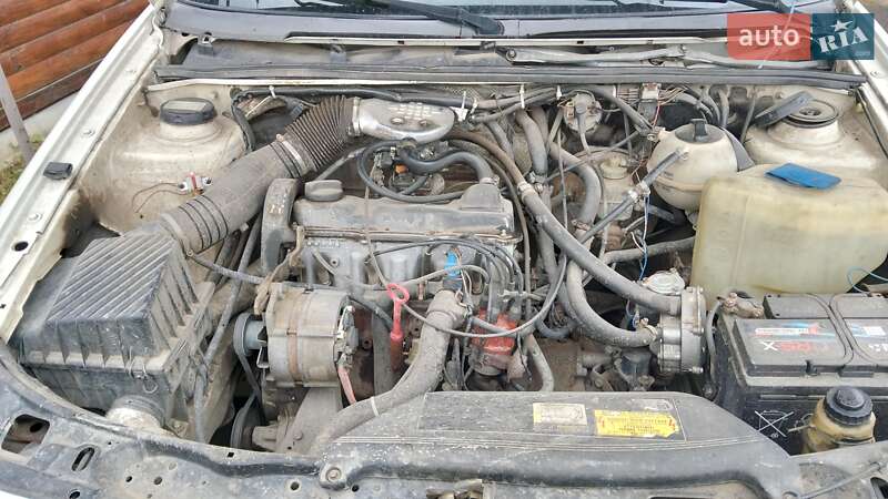 Седан Volkswagen Passat 1990 в Рожище