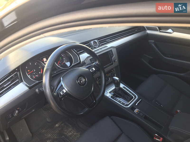 Седан Volkswagen Passat 2017 в Львові