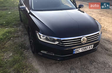 Седан Volkswagen Passat 2017 в Львове