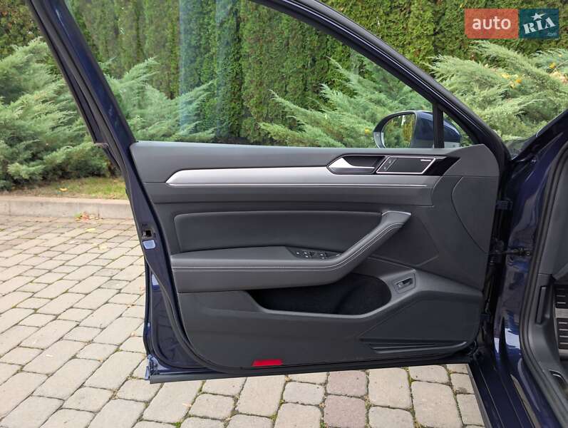 Универсал Volkswagen Passat 2018 в Киеве