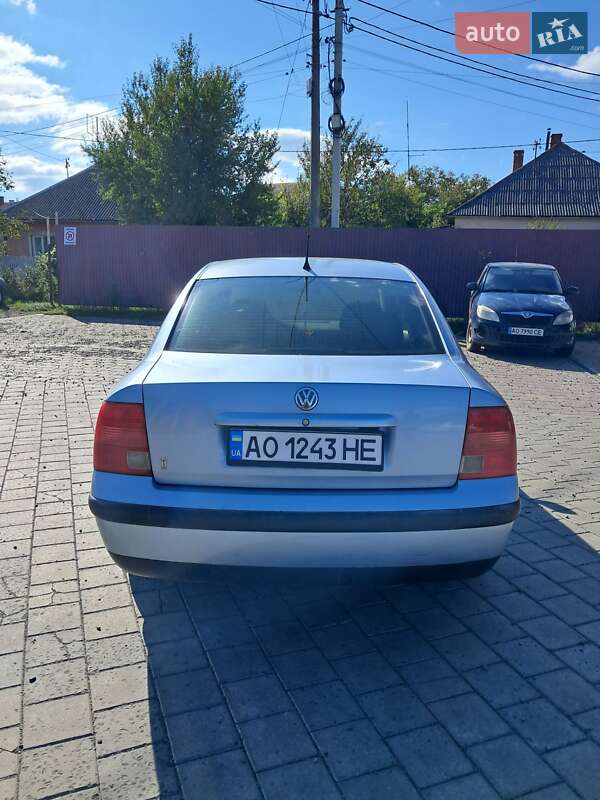 Седан Volkswagen Passat 1998 в Ужгороде
