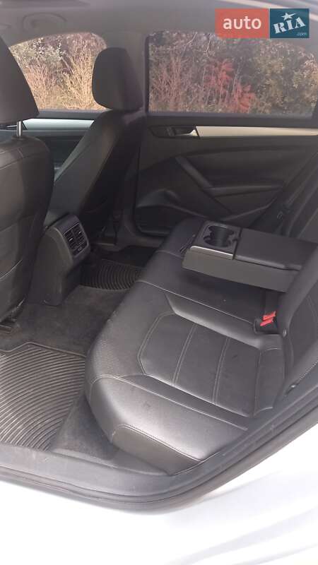 Седан Volkswagen Passat 2012 в Харькове