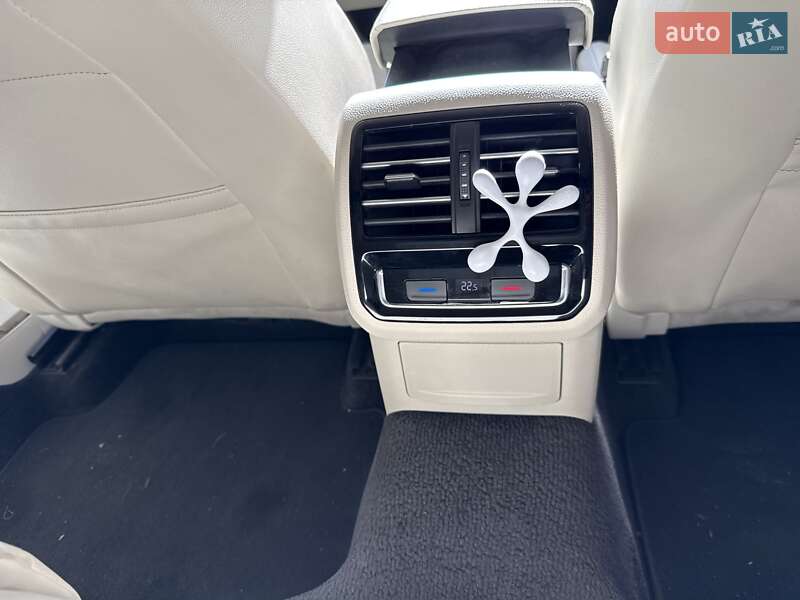 Седан Volkswagen Passat 2015 в Ужгороді