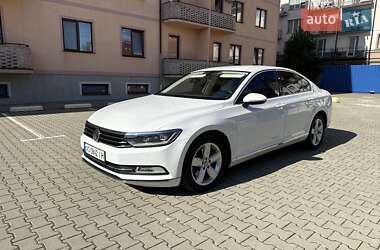 Седан Volkswagen Passat 2015 в Ужгороді