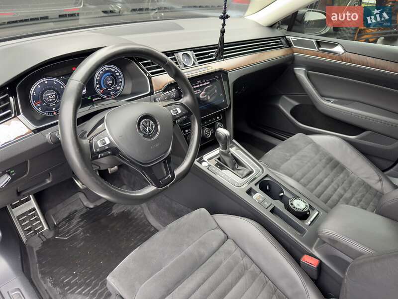 Седан Volkswagen Passat 2016 в Києві