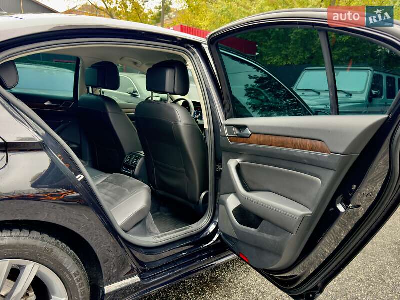 Седан Volkswagen Passat 2016 в Києві