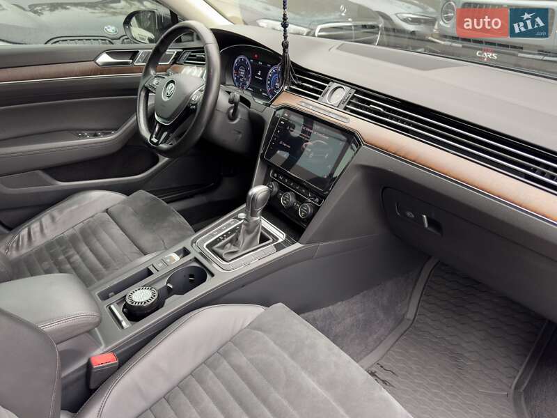 Седан Volkswagen Passat 2016 в Києві