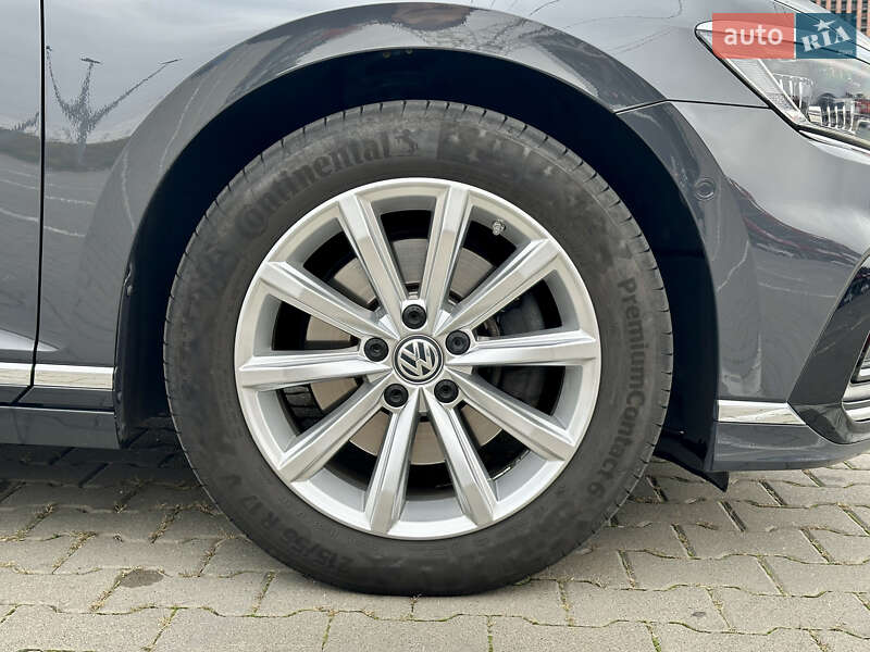 Универсал Volkswagen Passat 2020 в Киеве