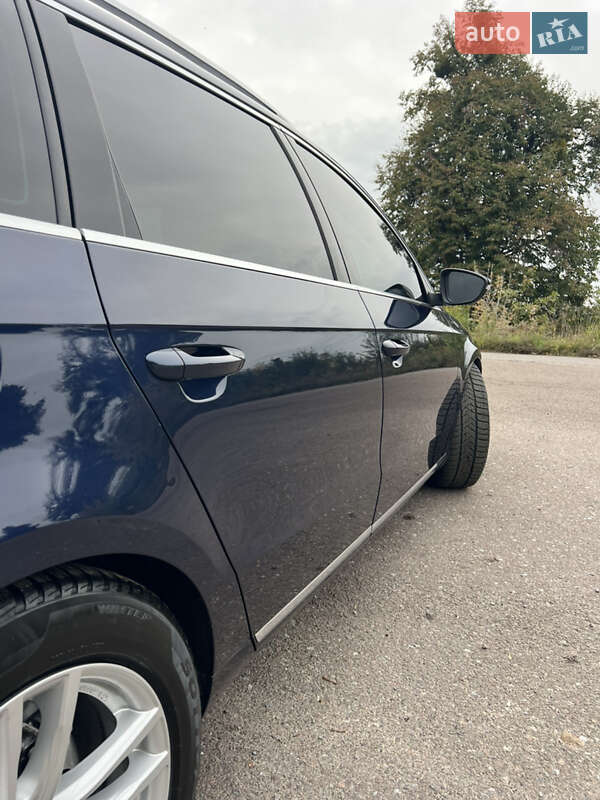 Универсал Volkswagen Passat 2011 в Дубно
