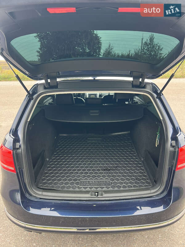 Универсал Volkswagen Passat 2011 в Дубно