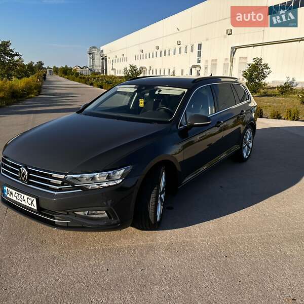 Универсал Volkswagen Passat 2021 в Коростене