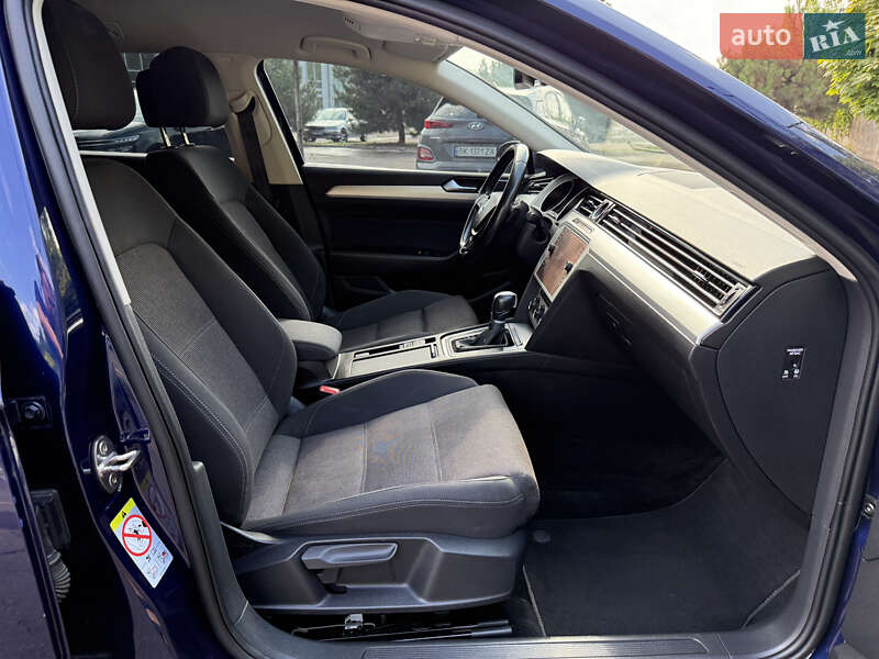 Універсал Volkswagen Passat 2019 в Рівному фото 42 Універсал Volkswagen Passat 2019 в Рівному