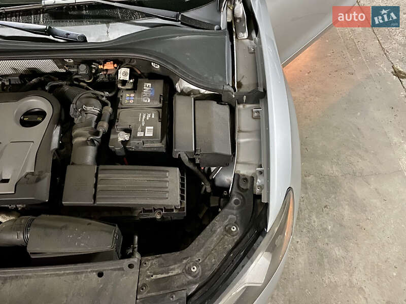 Седан Volkswagen Passat 2014 в Киеве