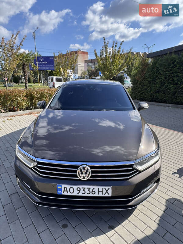 Седан Volkswagen Passat 2017 в Ужгороді