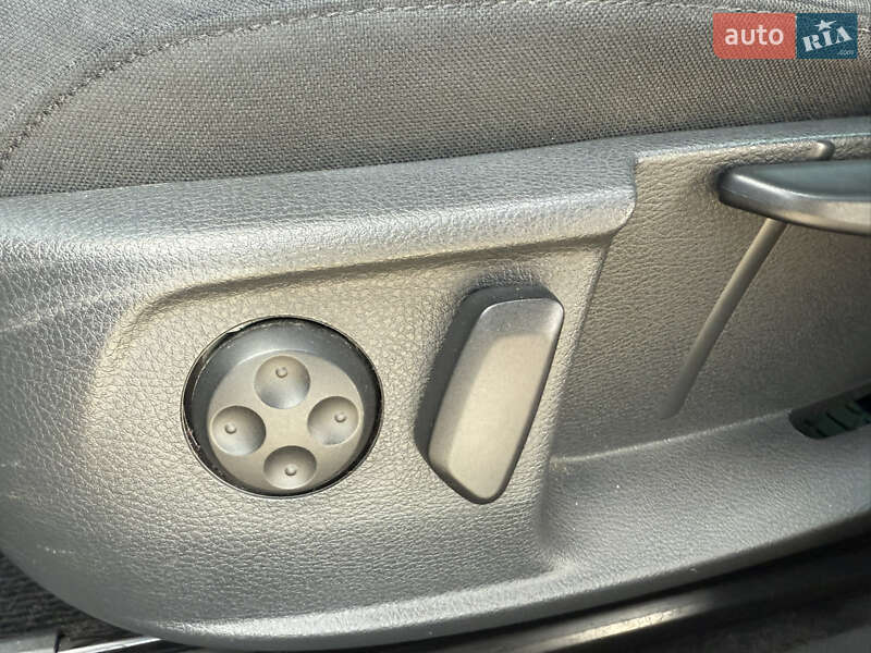 Универсал Volkswagen Passat 2011 в Львове