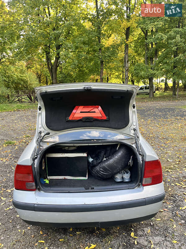 Седан Volkswagen Passat 1997 в Галиче