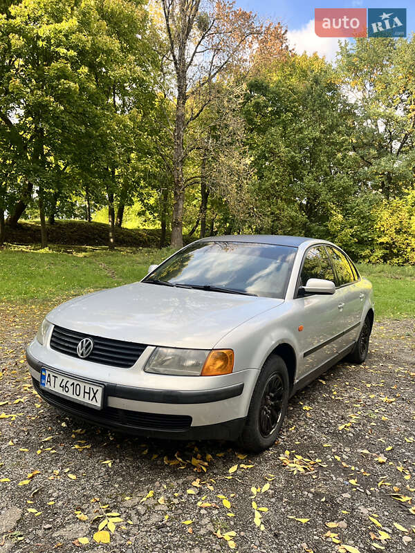Седан Volkswagen Passat 1997 в Галиче