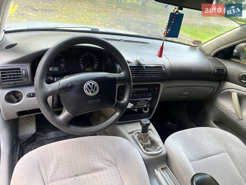 Седан Volkswagen Passat 1997 в Галиче