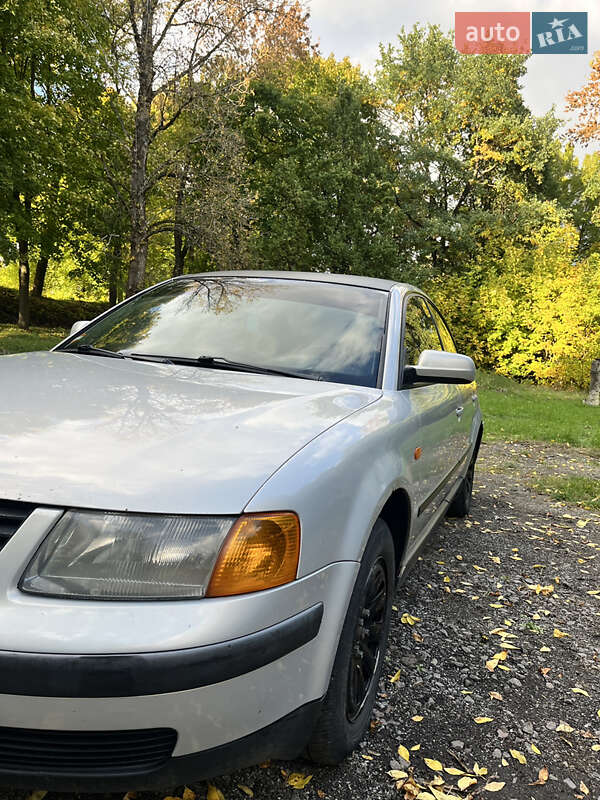 Седан Volkswagen Passat 1997 в Галиче