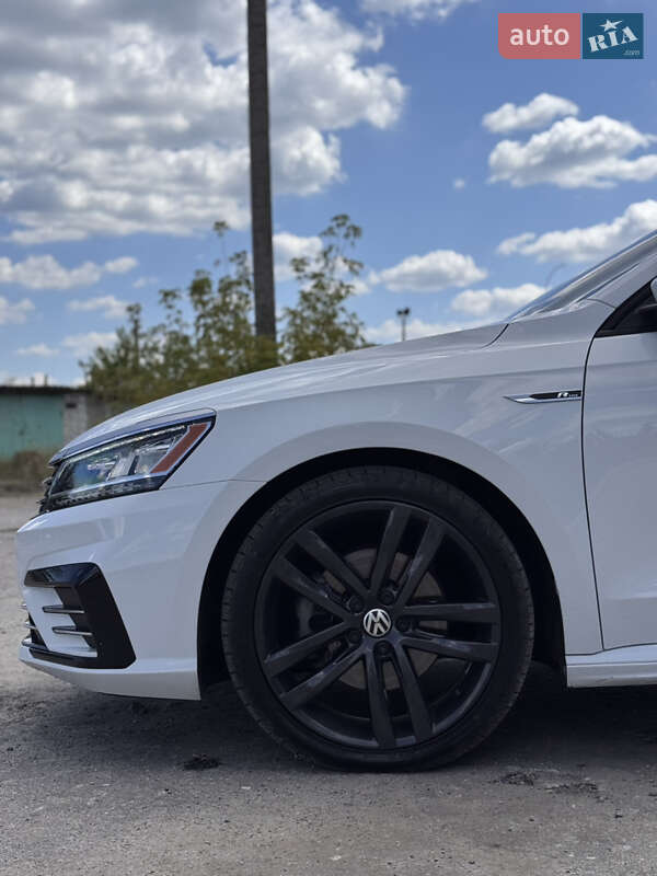 Седан Volkswagen Passat 2018 в Изюме