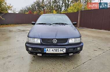 Седан Volkswagen Passat 1994 в Киеве