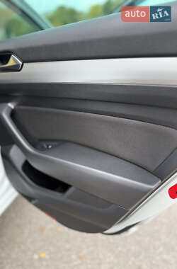 Универсал Volkswagen Passat 2016 в  фото 21 Универсал Volkswagen Passat 2016 в