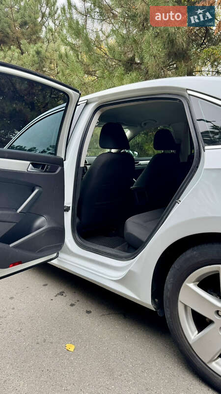 Седан Volkswagen Passat 2016 в Дніпрі