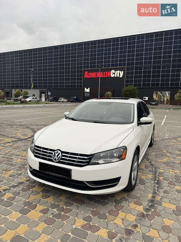 Седан Volkswagen Passat 2012 в Луцке
