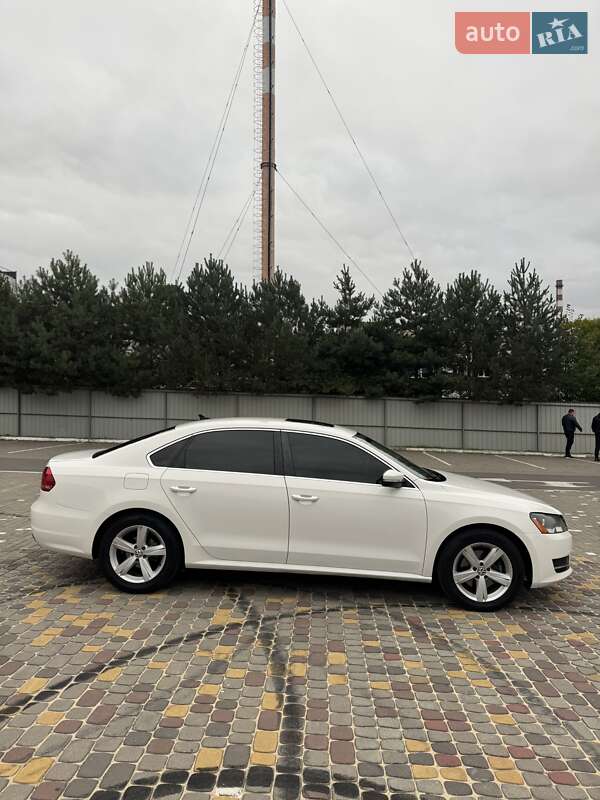 Седан Volkswagen Passat 2012 в Луцке