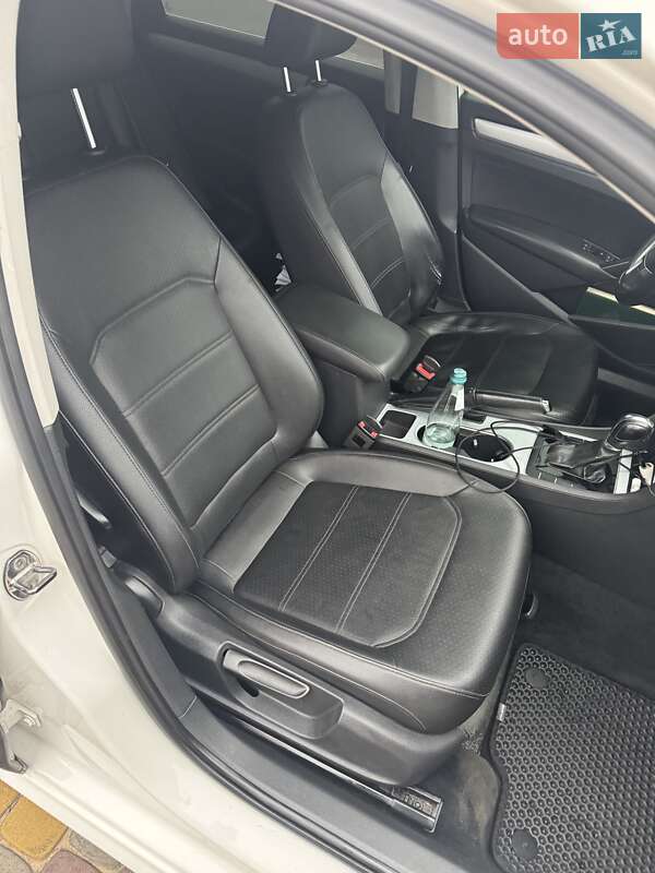 Седан Volkswagen Passat 2012 в Луцке