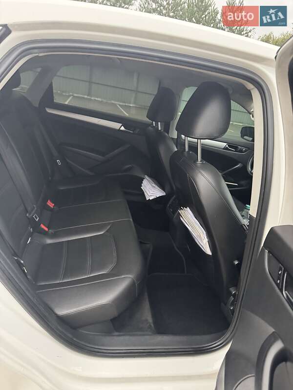 Седан Volkswagen Passat 2012 в Луцке