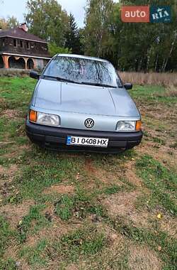 Седан Volkswagen Passat 1989 в Миргороде