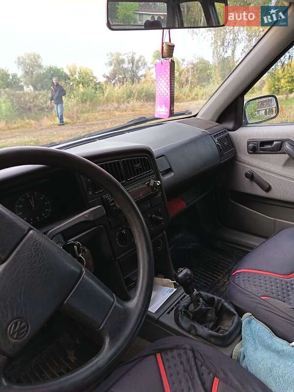 Седан Volkswagen Passat 1989 в Миргороде