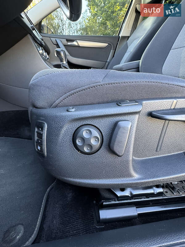 Универсал Volkswagen Passat 2014 в Киеве