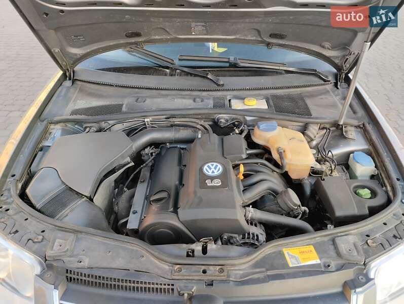 Универсал Volkswagen Passat 2001 в Теплике