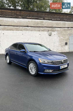 Седан Volkswagen Passat 2016 в Днепре
