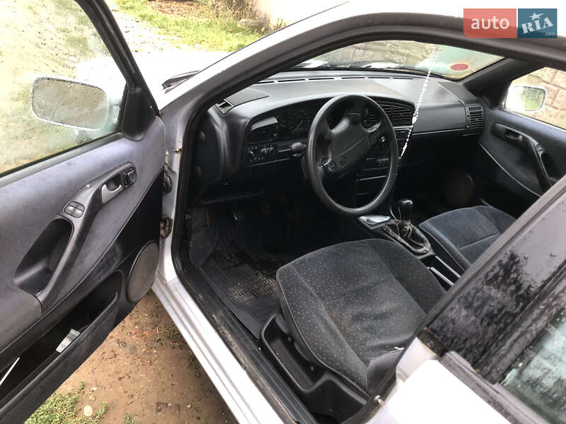 Седан Volkswagen Passat 1995 в Виноградові