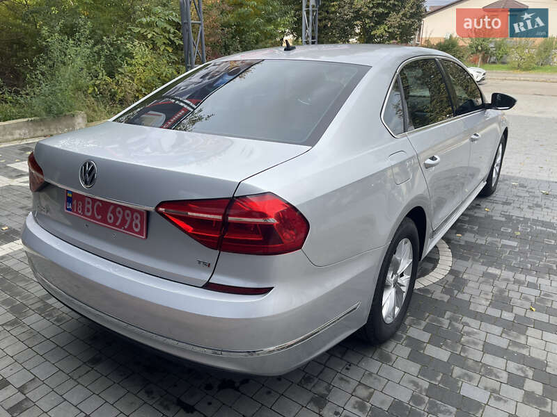 Седан Volkswagen Passat 2016 в Ровно