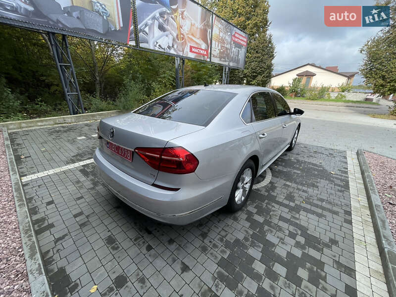 Седан Volkswagen Passat 2016 в Ровно